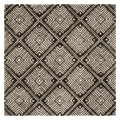 Roberta Geometric Tufted Accent Rug - Safavieh 7 Roberta Geometric Tufted Accent Rug - Safavieh - Image 5