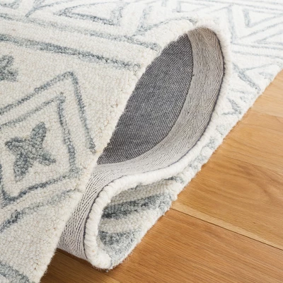 Metro MET353 Hand Tufted Area Rug - Safavieh 6 Metro MET353 Hand Tufted Area Rug - Safavieh - Image 4