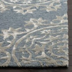 Jason Tufted Rug - Safavieh