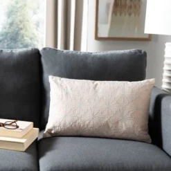 Nisha Pillow - Safavieh