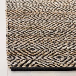 Iona Geometric Accent Rug - Safavieh